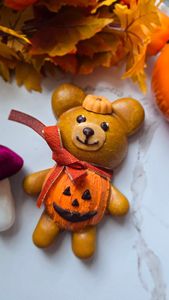 Instagram post by @sashacakeschicago