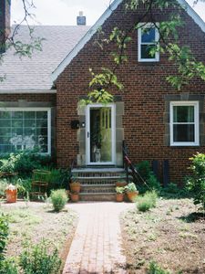 Instagram post by @annmarieelaban