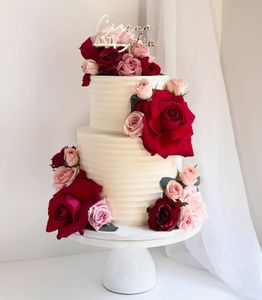 Instagram post by @theluxecakestudio