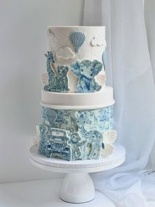 Instagram post by @theluxecakestudio