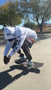 Instagram post by @e_sosask8