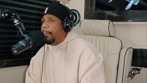 Instagram post by @_paperova_