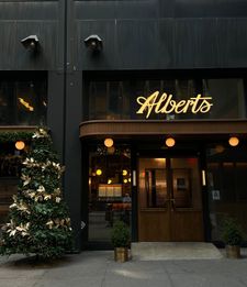 Instagram post by @liliyakalkamanova