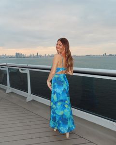 Instagram post by @hanginwithholly