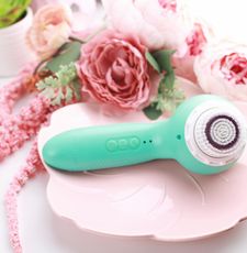 Instagram post by @misspettigrewreview