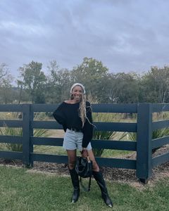 Instagram post by @lezlkoe