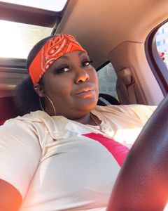 Instagram post by @thacovergirl