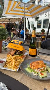 Instagram post by @shellyteal