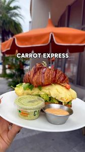 Instagram post by @shellyteal