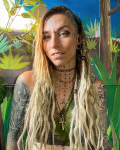 Instagram post by @flower.friendly