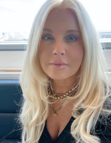 Instagram post by @allwomenglowup