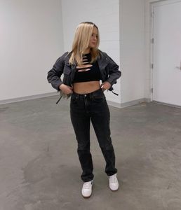 Instagram post by @mollybails