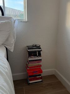 Instagram post by @booksnstarz