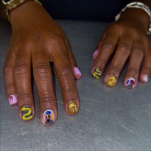 Instagram post by @luxurynailsbyhafsa