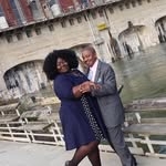 @van_ronnee Instagram Profile