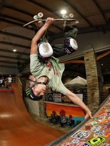 Instagram post by @lizziearmanto