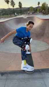 Instagram post by @lizziearmanto