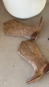 Instagram post by @shelbicarlynn