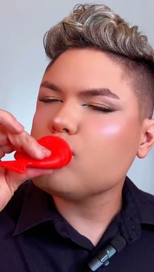 Instagram post by @marcialmakeup