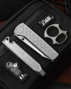 Instagram post by @every.day.minimalist