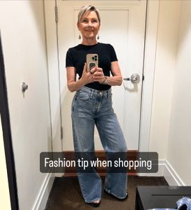 Instagram post by @dolphinine