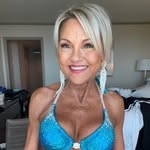 @dolphinine Instagram Profile