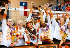 Instagram post by @jennawenaas_