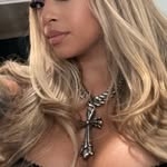 @selenvtrvn Instagram Profile