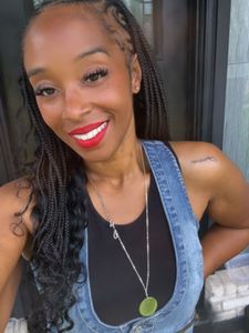 Instagram post by @queendalez