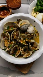 Instagram post by @eatswithelicia