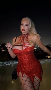 Instagram post by @nicshea_