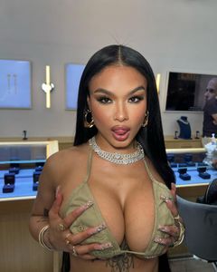 Instagram post by @makeupbyretro