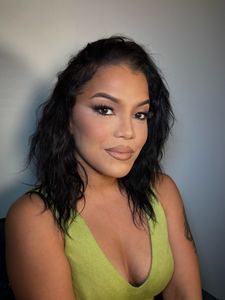 Instagram post by @makeupbyretro