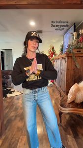 Instagram post by @missyred