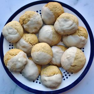 Instagram post by @almondsandoats