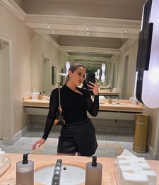 Instagram post by @_romeliia