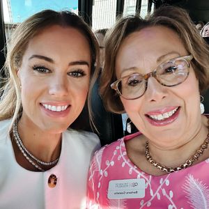 Instagram post by @elizabethariola