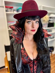 Instagram post by @luckymakeup