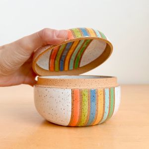 Instagram post by @lizcohenceramics