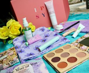 Instagram post by @shmoopyreviews