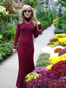 Instagram post by @thedressfiend