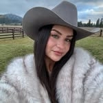 @abby_hunt Instagram Profile