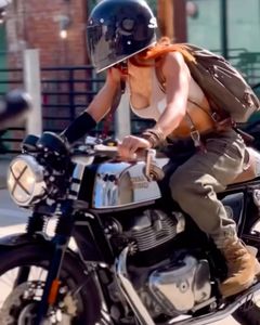 Instagram post by @areyoukitty