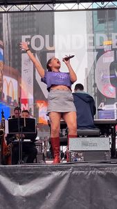 Instagram post by @simonewithanx