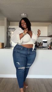 Instagram post by @elliemariyo