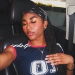 @helenholley_ Instagram Profile