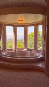 Instagram post by @vintageonq