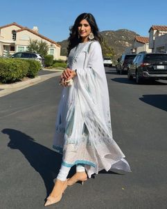 Instagram post by @thevoguesavvy