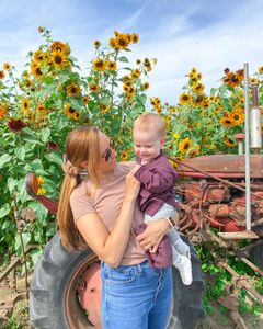 Instagram post by @lindsayyrain