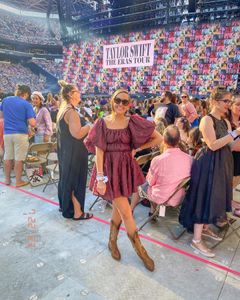 Instagram post by @lindsayyrain